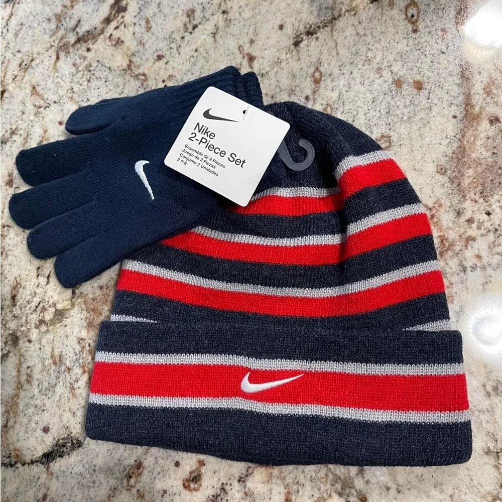 Nike kids Boys Beanie Hat and Gloves New